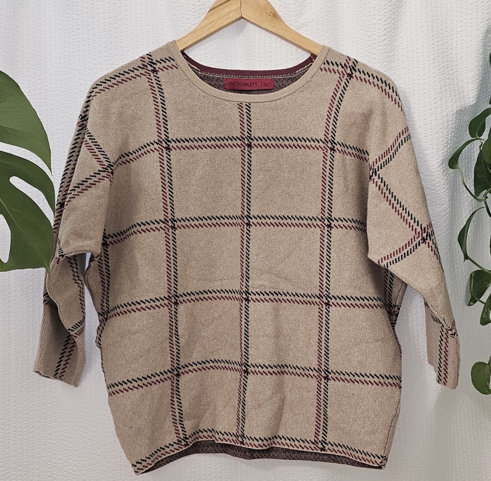 Love Scarlett Beige Knit Top with Burgundy Trim Size L